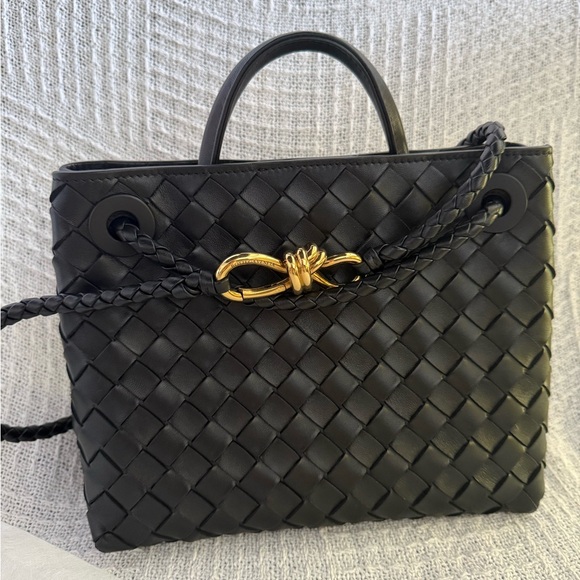 Bottega Veneta Small Andiamo in black - Picture 1 of 2